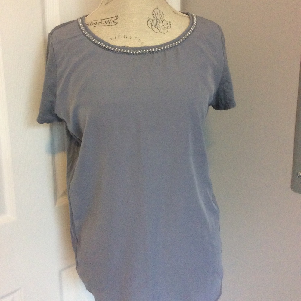 ⭐️Ann Taylor outlet t-shirt with bling⭐️